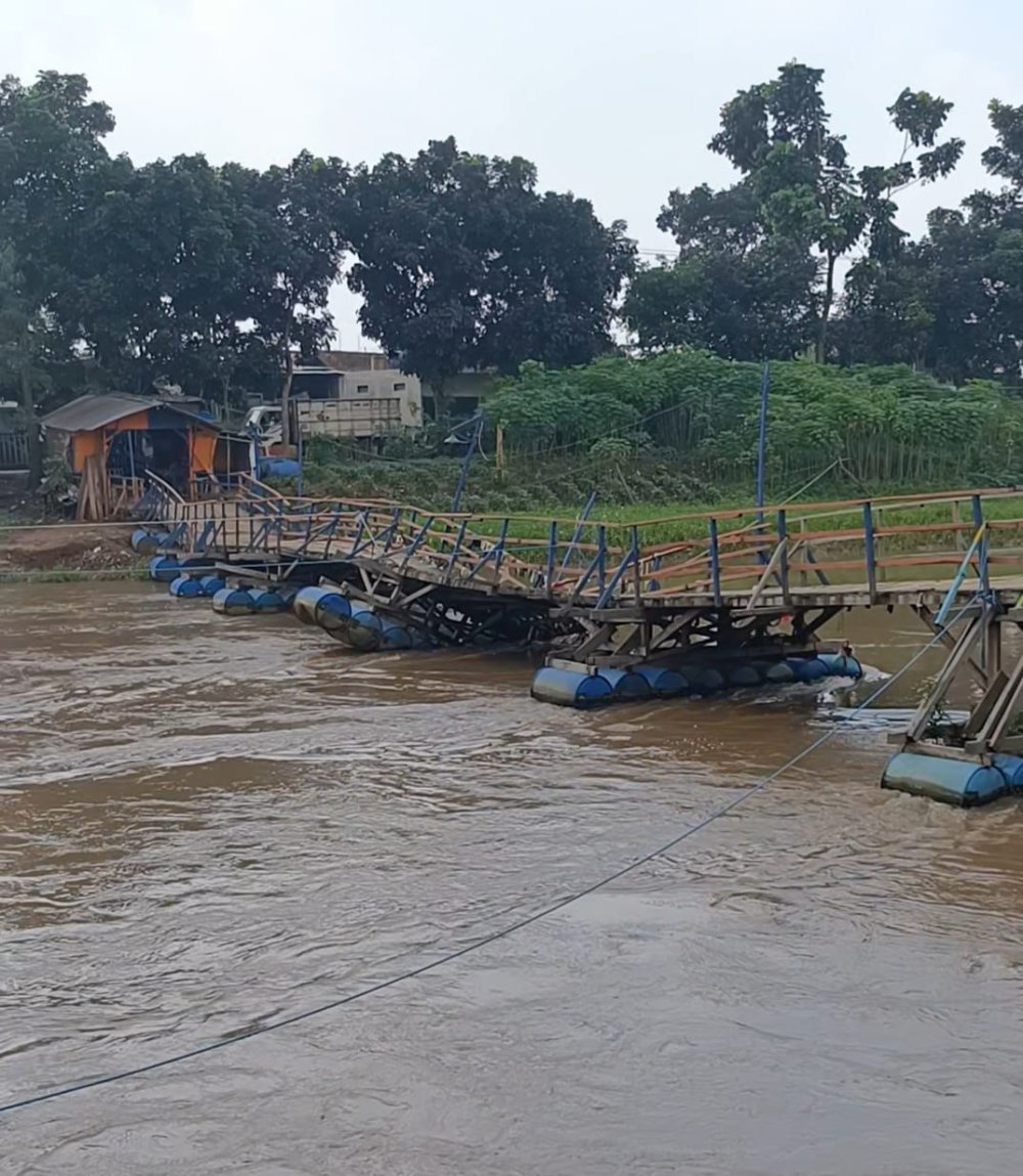 Tolak Pembongkaran Jembatan Apung Bojongsoang, Warga: Jangan dibongkar Kalau Tidak Ada Solusi!
