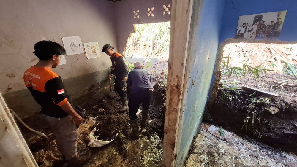 BPBD Sukabumi Minta Warga Waspada Longsor Susulan