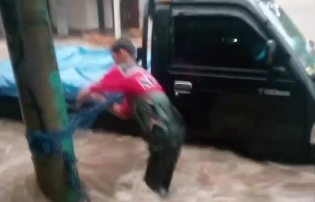 Banjir Rendam Sejumlah Kampung di Cidolog Sukabumi