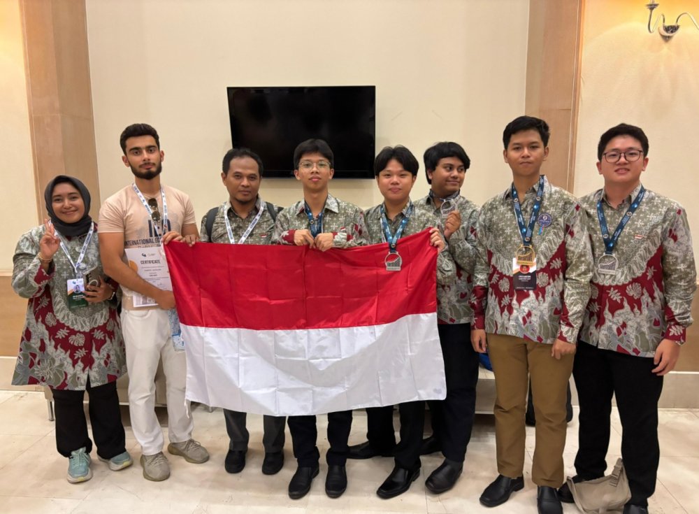 Raih Perak IEO 2025 Azerbaijan, Siswa MAN 2 Kota Malang Harumkan Nama Indonesia