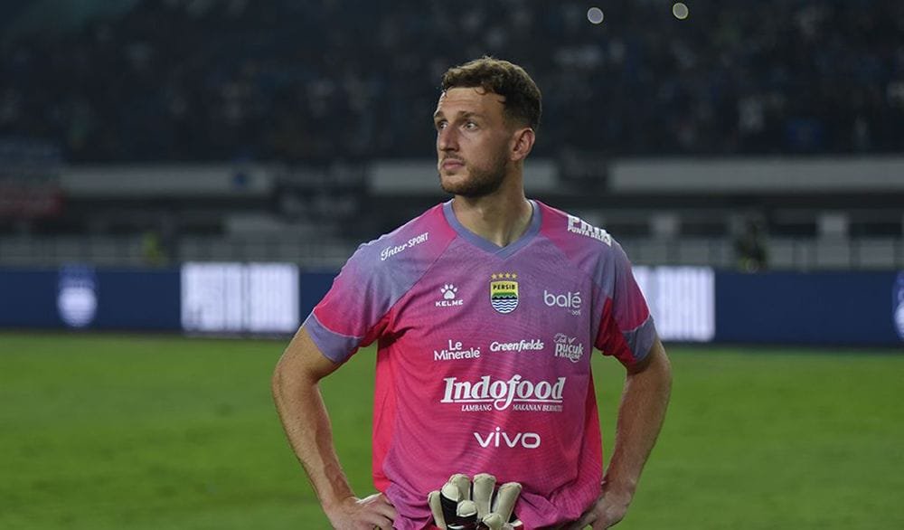 Harapan Kiper Persib Adam Przybek di Laga Perdana Lawan Semen Padang