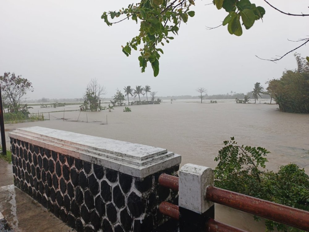 Banjir Luapan Sungai Rendam Sawah serta Jalan di Tegalbuleud Sukabumi