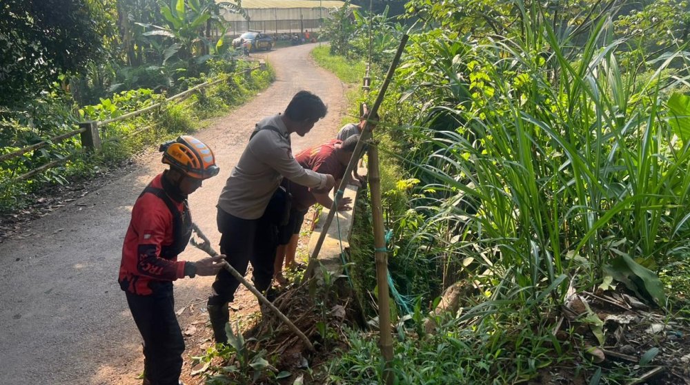 Motor Terjun ke Sungai di Sukabumi, Dua Pria Lansia Alami Luka