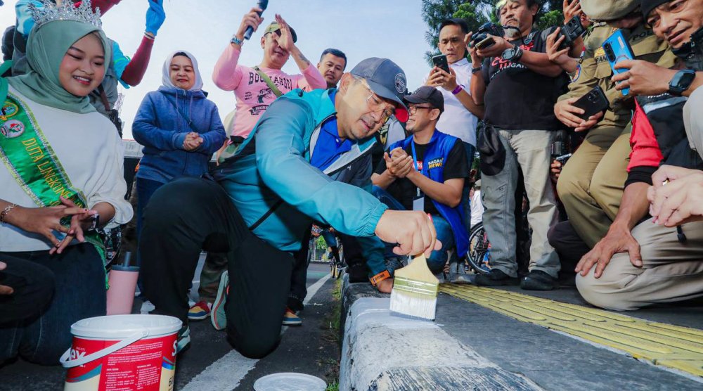 Farhan dan Warga Bandung Kompak Gelar Aksi Bersih-Bersih di Kawasan Utara Kota