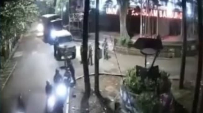 Komika Ge Pamungkas Soroti Aksi Gas Air Mata di Kampus Unisba dan Unpas