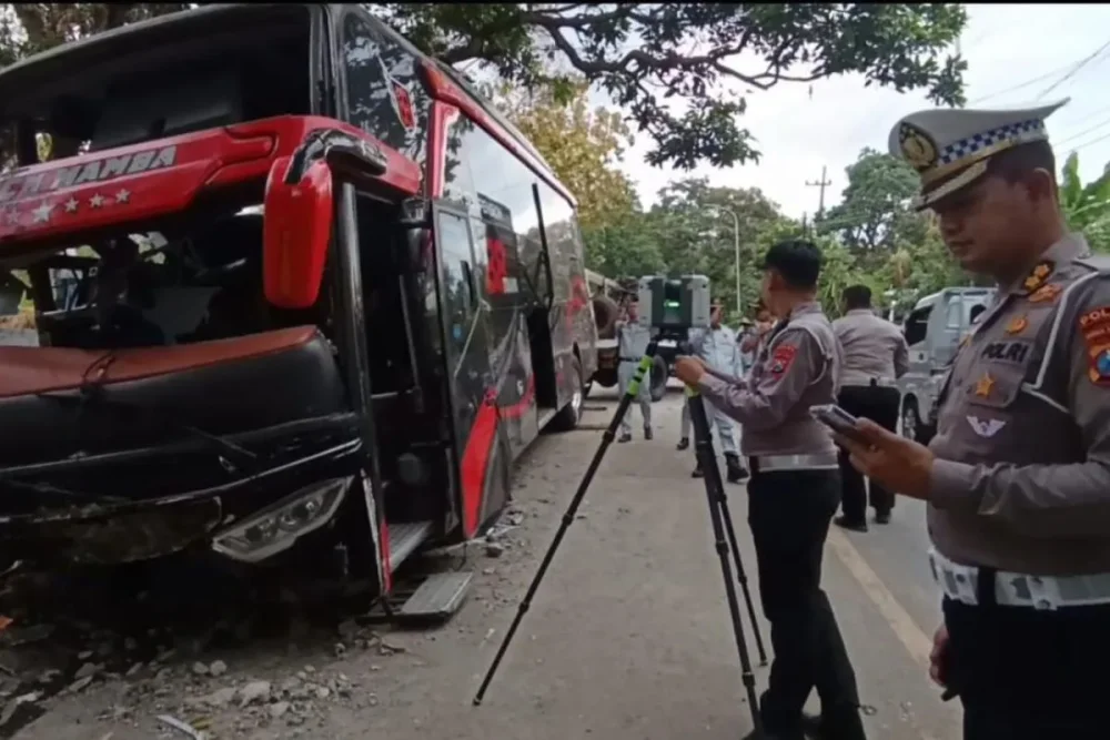 Bus Rombongan RSBS Jember Alami Kecelakaan Maut di Probolinggo, Polisi Selidiki Penyebabnya