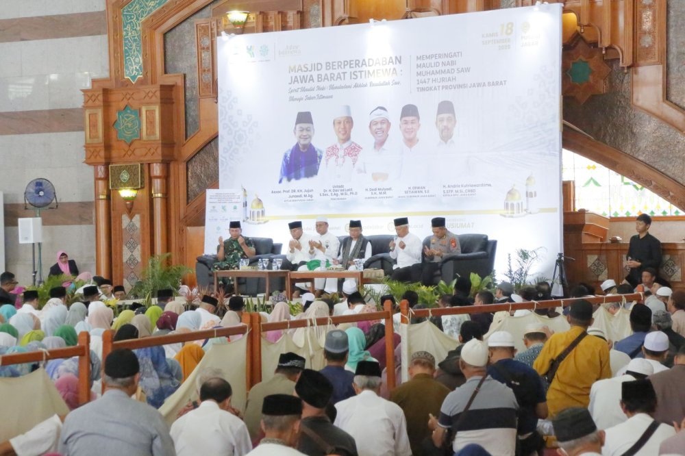 Pangdam III/Siliwangi Hadiri Tablig Akbar Maulid Nabi di Pusdai Jabar, Tekankan Nilai Keagamaan dalam Tugas Prajurit
