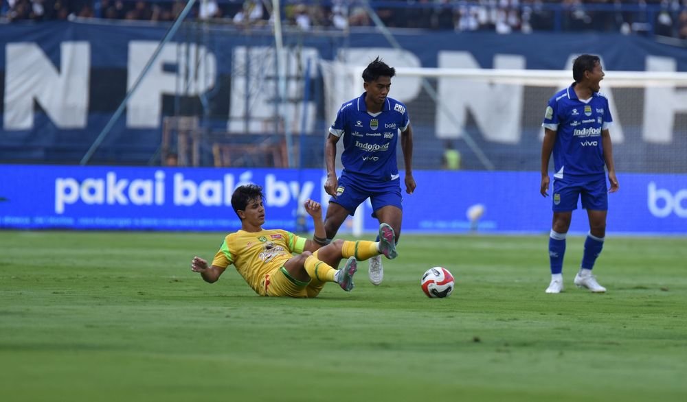 Persib vs Persebaya Masih Tanpa Gol di Babak Pertama