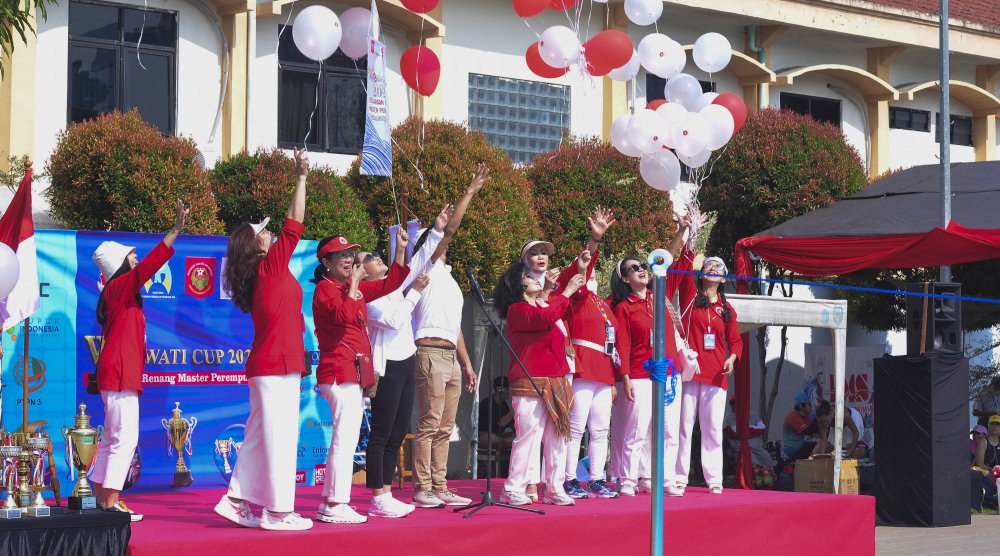 "Wirawati Cup 2025 Pecahkan Rekor MURI Lomba Renang Perempuan Lintas Generasi"