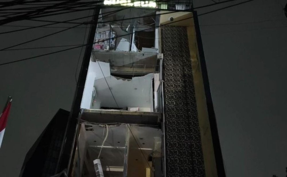 Ledakan Hebat Guncang Pondok Aren, Bangunan Nucleus Farma Ambruk