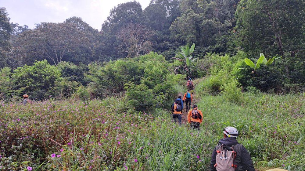 Ayah dan Anak Hilang Saat Mendaki di Lembah Tengkorak, Pencarian Masih Berlanjut