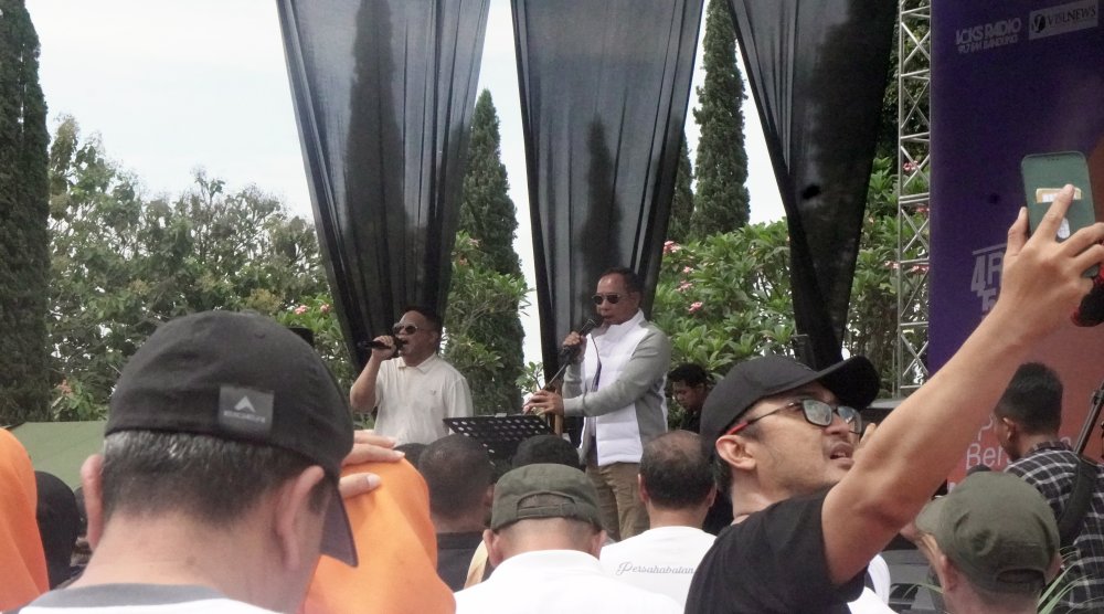Lagu "Angels" Dinyanyikan Jenderal Agus Subiyanto dengan Apik