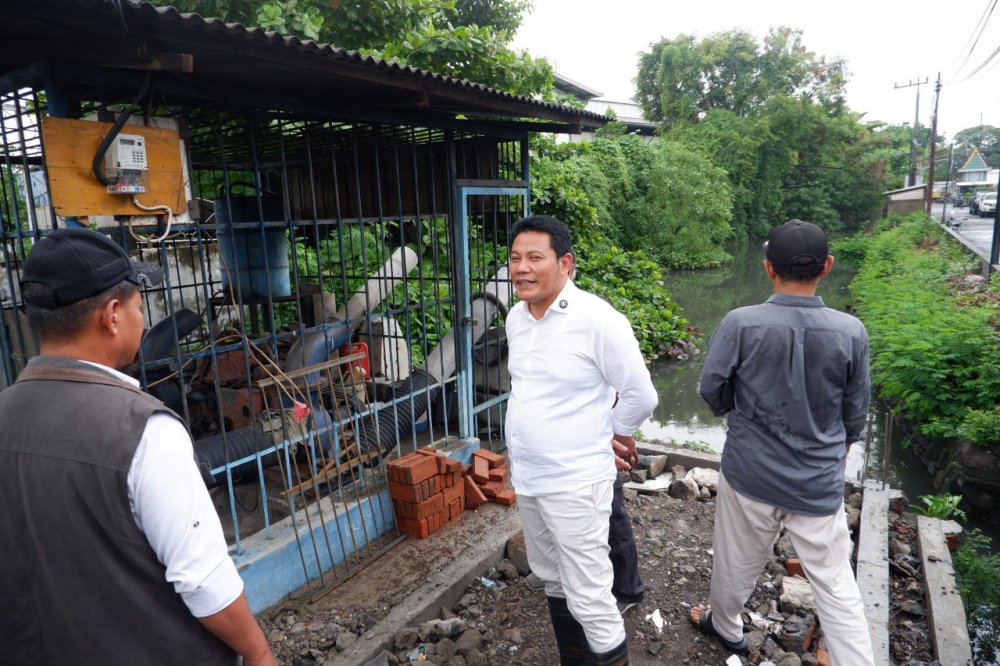 Bupati Subandi Sidak Wisma Tropodo, Temukan Pompa Usang dan Saluran Tertutup