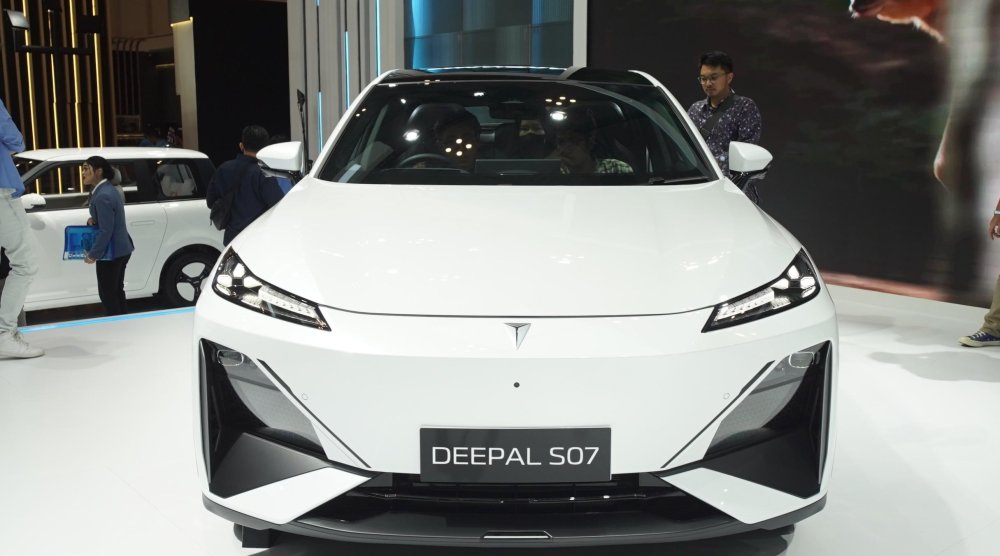 CHANGAN Resmi Tampil di GJAW 2025, Luncurkan Dua Kendaraan Listrik Unggulan