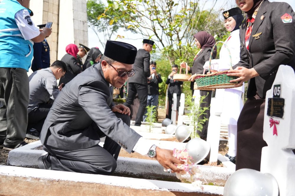 Peringati Hari Pahlawan, Kang DS Tekankan Pentingnya Bekerja Keras, Cerdas, dan Ikhlas