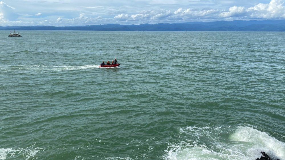 Dua Orang Pemancing Hilang Terseret Ombak di Sukabumi