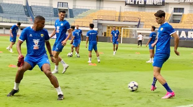 Barba Kembali Berlatih, PERSIB Fokus Hadapi Lion City Sailors