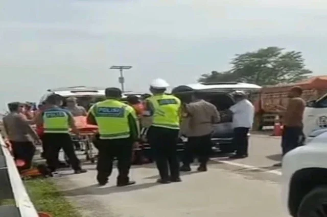 4 Orang Tewas Misterius dalam Mobil di Tol Tegal, Polisi Dalami Dugaan Penyebab Kematian