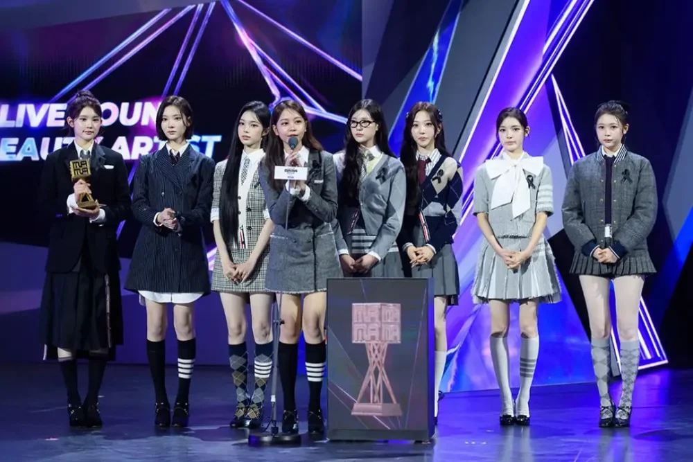 Hearts2Hearts Raih Rookie of the Year, Pidato Bahasa Indonesia Carmen Gemparkan MAMA Awards 2025