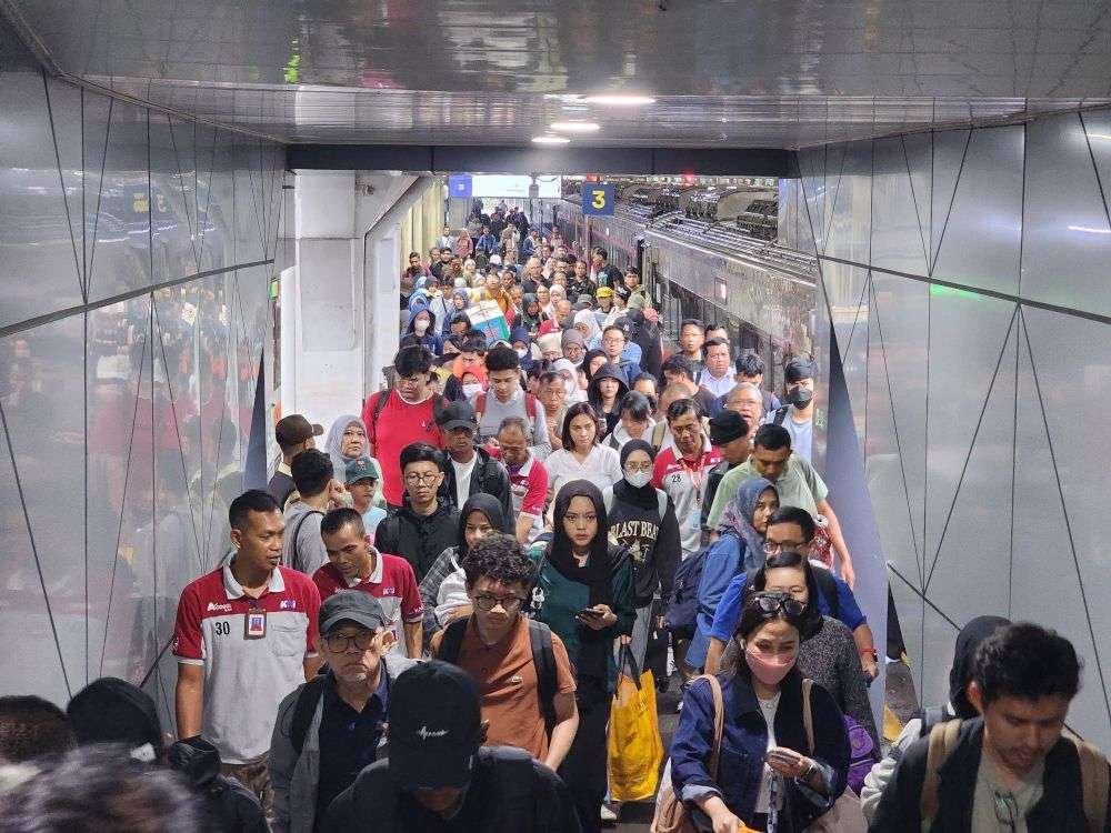 Selama Nataru 2025/2026, Penumpang KA Jarak Jauh di Daop 2 Bandung Tembus 300 Ribu Orang