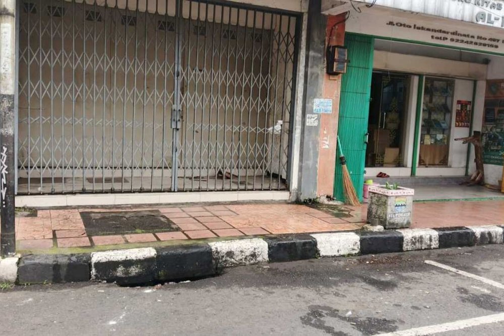 Pria Tanpa Identitas Ditemukan Tewas di Trotoar Jalan Otista, Polisi Dalami Dugaan Penganiayaan