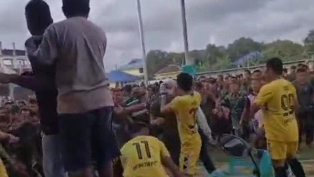 Pertandingan Minisoccer Berujung Ricuh, Penonton Panik Saat Aparat Bentrok di Buton Selatan
