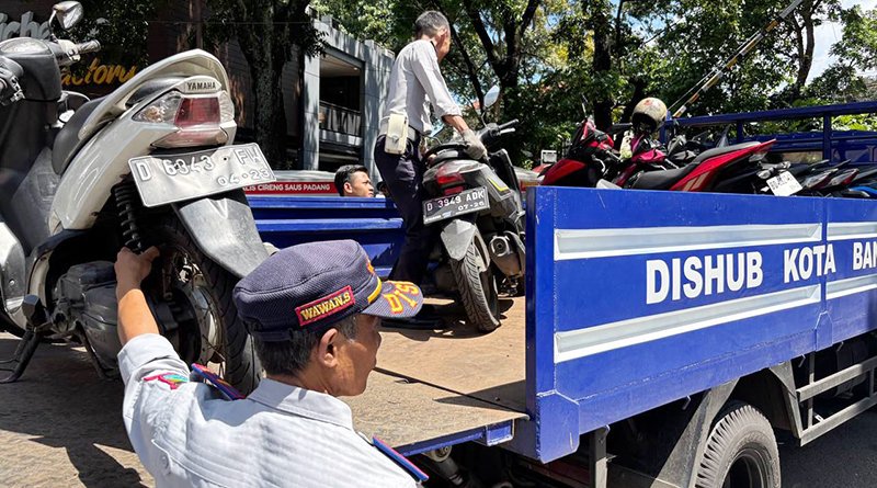 Parkir Liar Tak Pernah Tuntas, Farhan: Bandung Butuh Solusi Berani