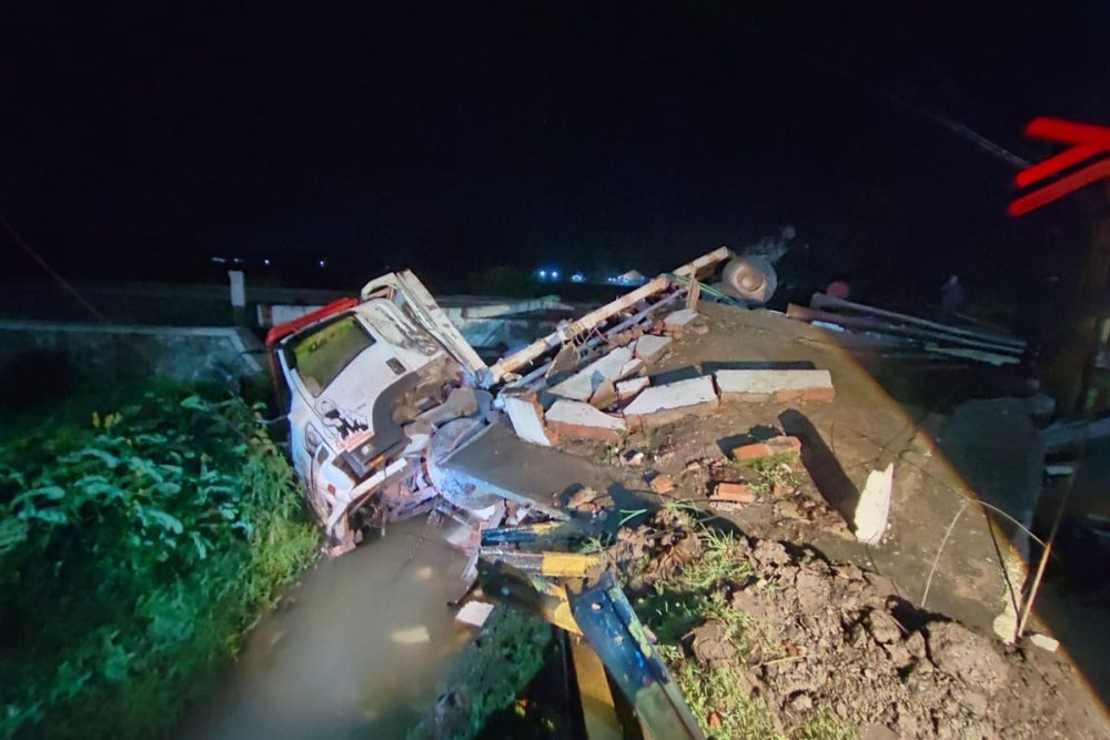 Detik-Detik Maut di Perlintasan Kebumen: Tabrakan KA Gajayana dan Truk Berujung Duka