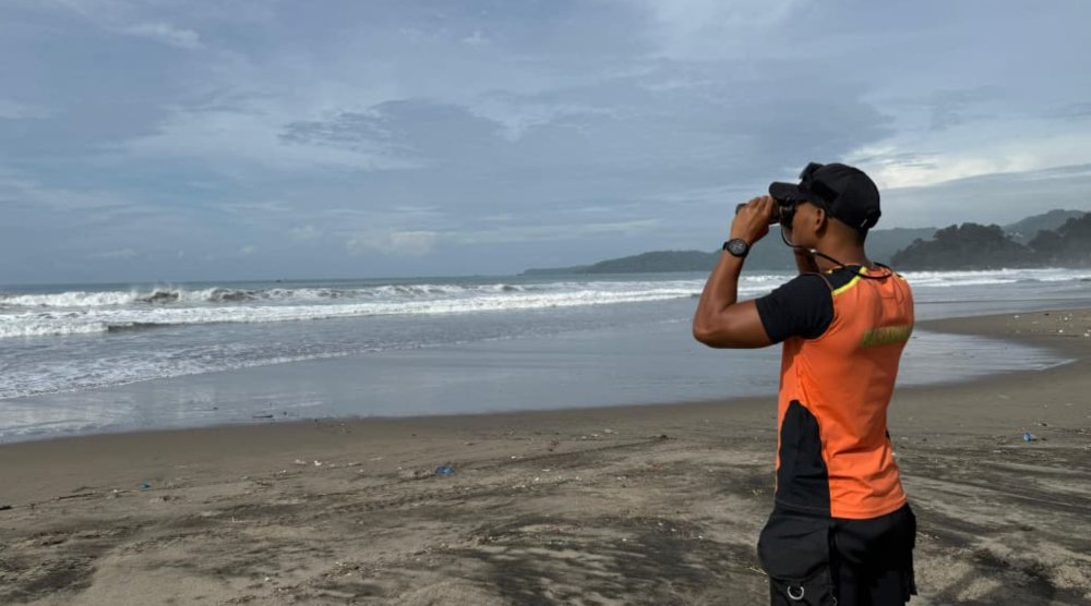 Satu Wisatawan Tenggelam di Pantai Sunset Sukabumi Belum Ditemukan