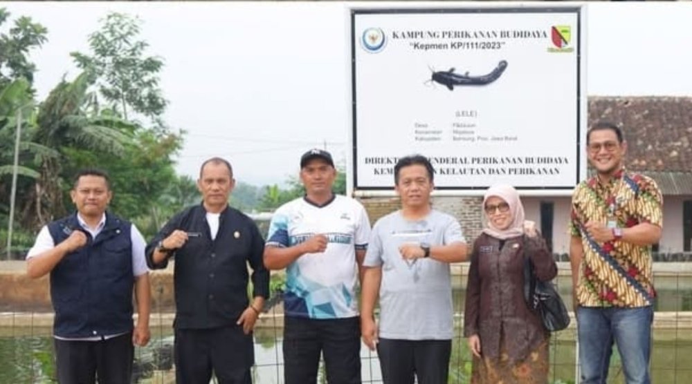 Uka Suska Dorong Pengembangan Budidaya Ikan Hias di Kabupaten Bandung