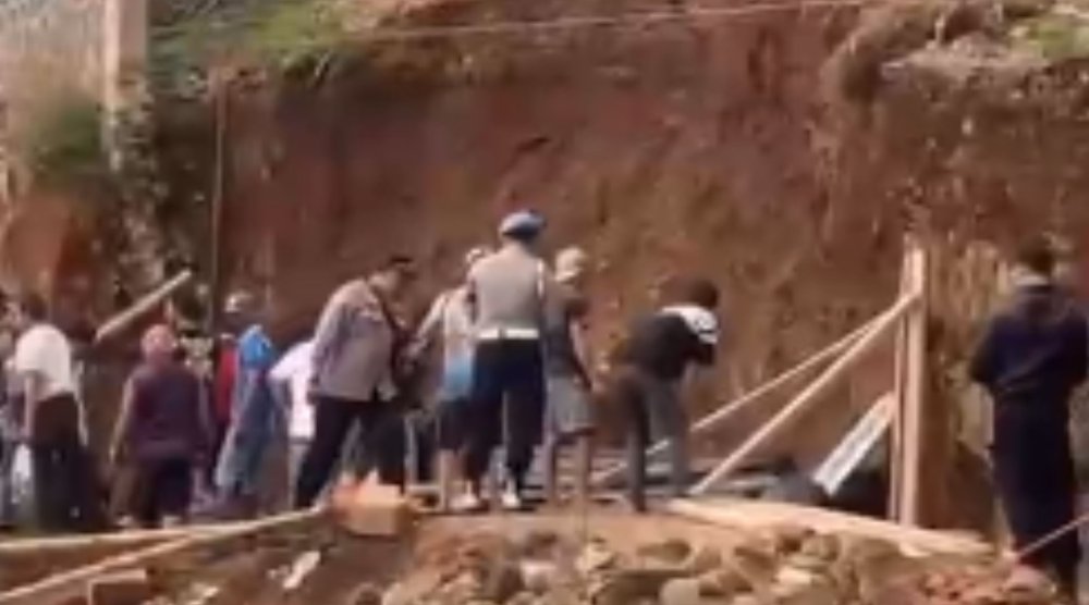Longsor Timpa Pekerja Proyek di Jatinangor, Empat Orang Tewas