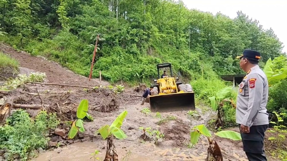 Tiga Titik Longsor di Jalur Bagbagan-Kiaradua, Upaya Buka Jalan Terus Dilakukan