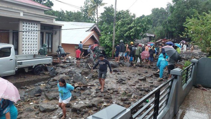 Empat Kecamatan Porak Poranda, Sitaro Masuki Masa Tanggap Darurat Usai Banjir Bandang