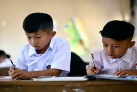 Belajar Tak Terhenti Meski Berisiko, Siswa SD di Tanah Datar Bertahan di Tenda Darurat