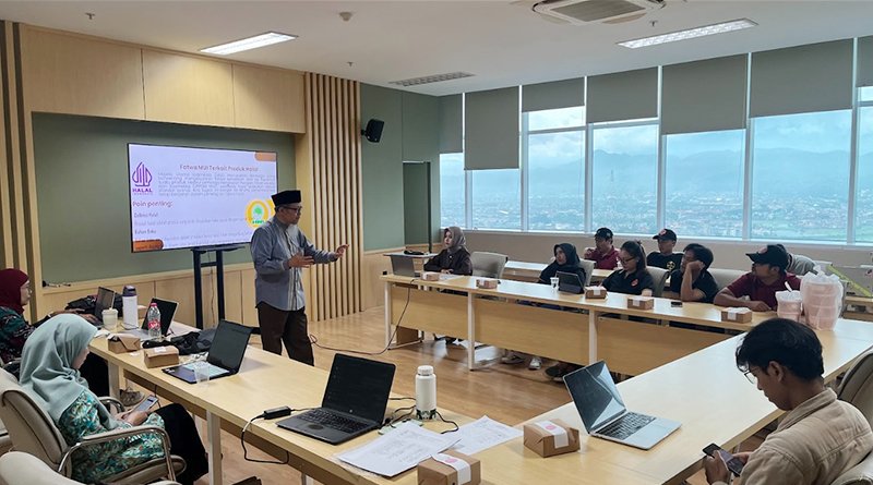 Telkom University Percepat Halal UMKM "Mr. Mangkok"