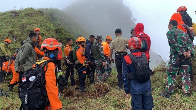 Evakuasi Kecelakaan Pesawat ATR 42-500 di Gunung Bulusaraung Dilanjutkan Pagi Ini
