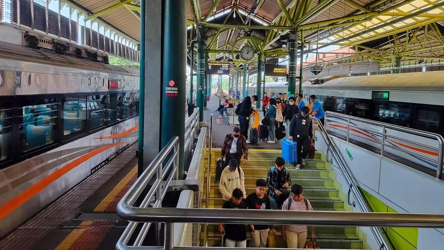KAI Catat 4 Juta Tiket Terjual Selama Angkutan Nataru 2025/2026