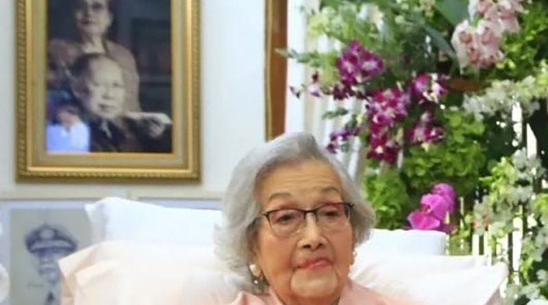 Eyang Meri, Teladan yang Pulang dengan Tenang