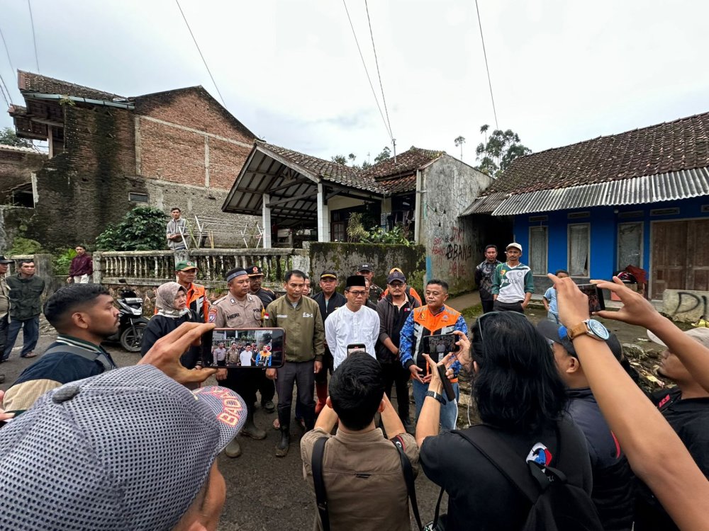 Kang DS Tinjau Longsor Pangalengan, Pemkab Siapkan Hunian bagi Korban