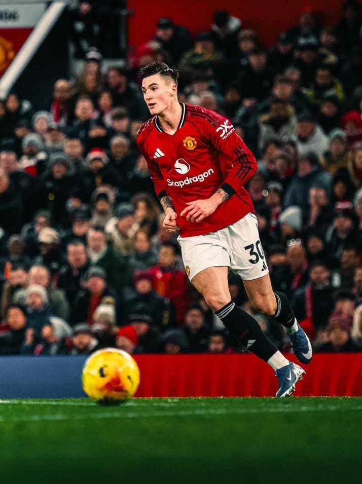Old Trafford Bergejolak: Gol Telat Sesko Selamatkan United dari Malam Tragis
