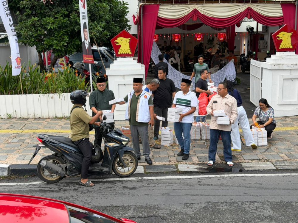 Selama Ramadhan, Gerindra Sumut Bagikan Takjil dan Nasi Kotak Setiap Hari