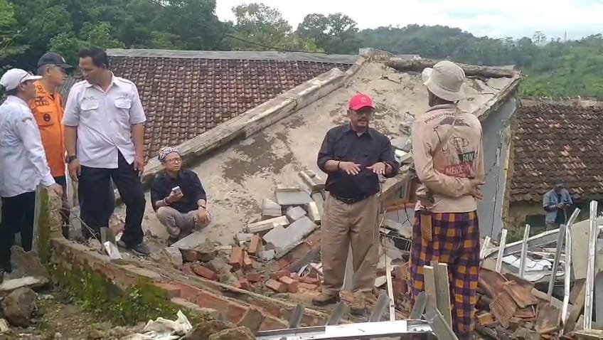Bupati Sebut Area Pergerakan Tanah Bantargadung Sukabumi Tidak Bisa Dihuni Lagi