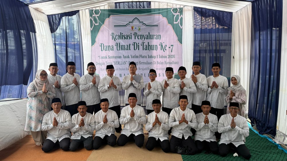 Pemdes Biru Salurkan Dana Umat untuk 300 Anak Yatim di Ramadan 1447 H
