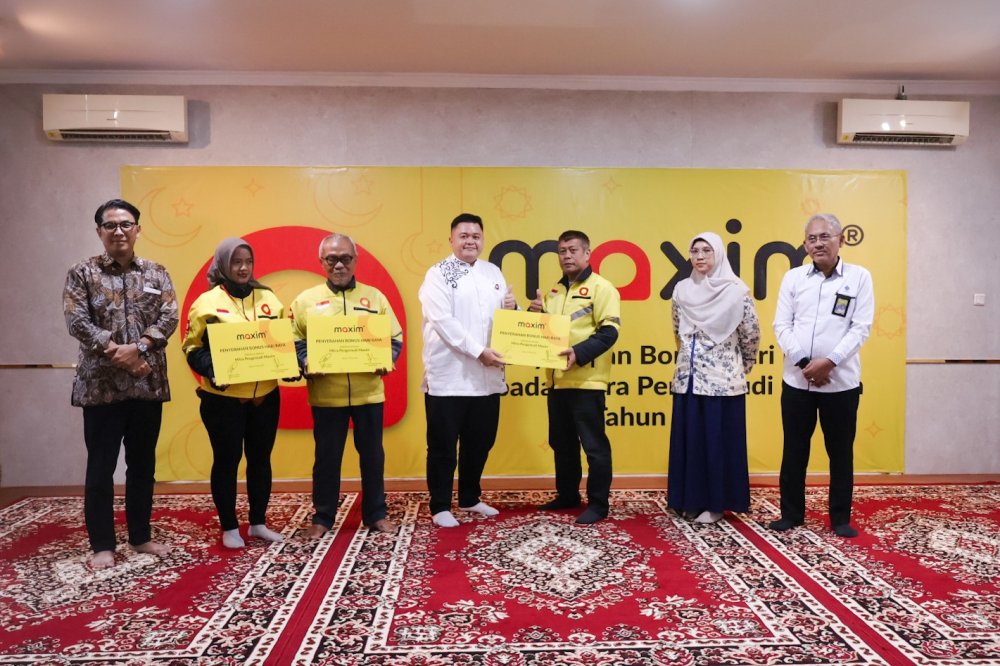 Maxim Serahkan Bonus Hari Raya kepada 50 Ribu Mitra Pengemudi di 100 Kota