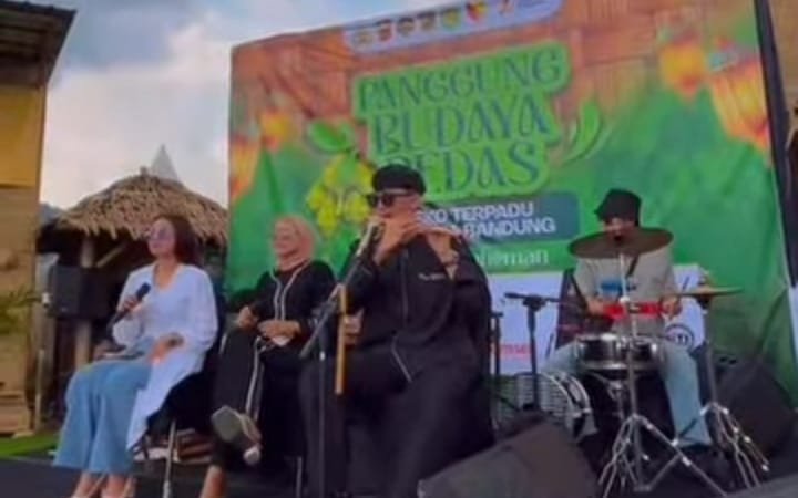 Panggung Budaya Bedas Hibur Pemudik di Nagreg