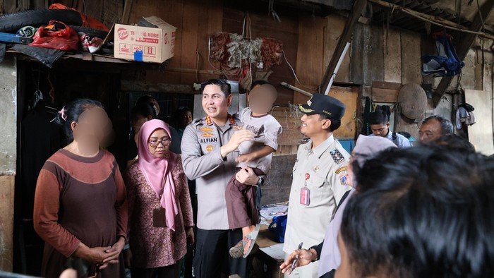 Viral Bocah 4 Tahun Memulung, Kisahnya Berakhir di Pelukan Ibu