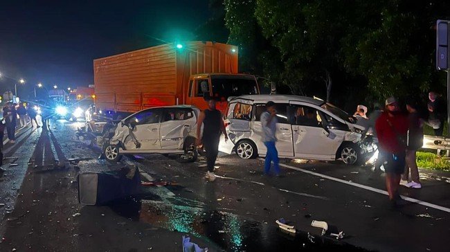Rem Blong Diduga Picu Tabrakan Beruntun di Tol Cipularang, Dua Orang Tewas