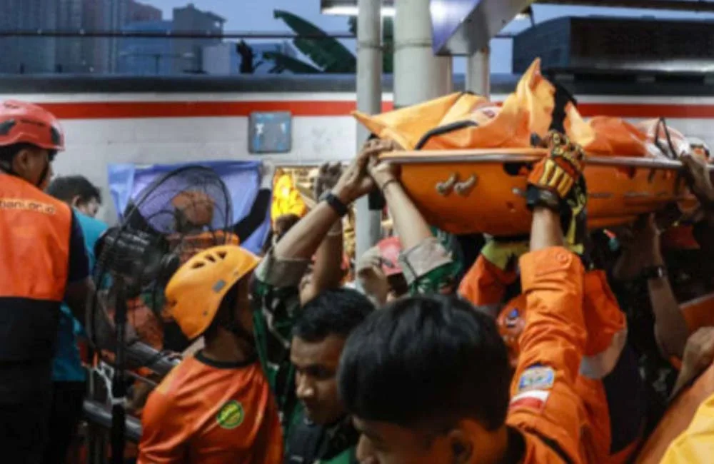 Polda Metro Jaya: 10 Korban Tabrakan Kereta di Bekasi Belum Teridentifikasi