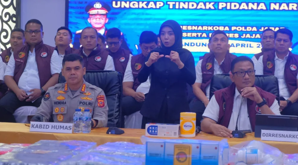 Polda Jabar Sita 3.828 Gram Ganja Sintetis