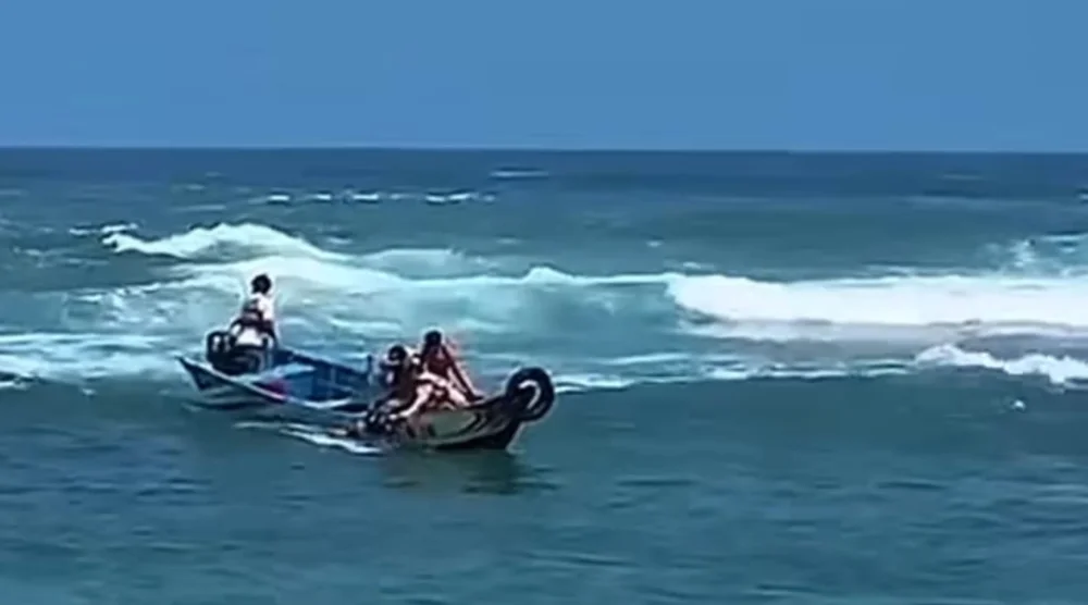 Insiden di Pantai Sundak, 2 Wisatawan Terseret Ombak Berhasil Diselamatkan